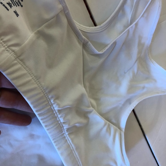 L’urv Halter neck mesh back workout tank Medium - Picture 6 of 8